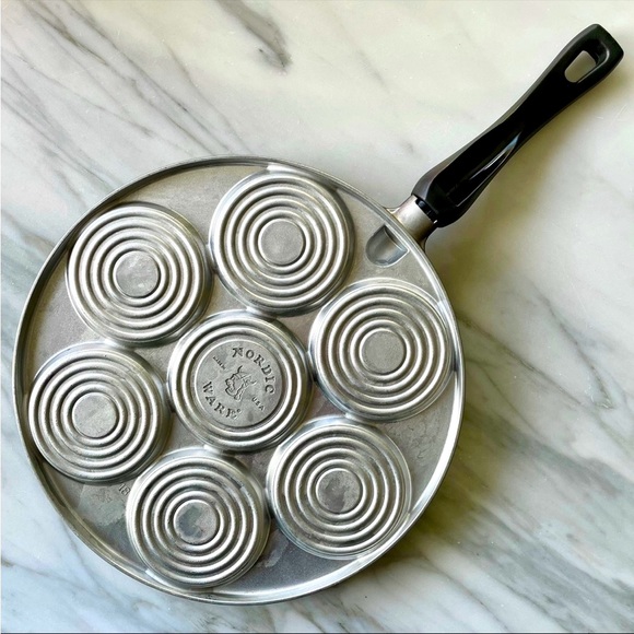 Nordic Ware•Christmas Silver Dollar Pancake Pan•Nonstick Surface•7-Shapes/Batch - Picture 4 of 15